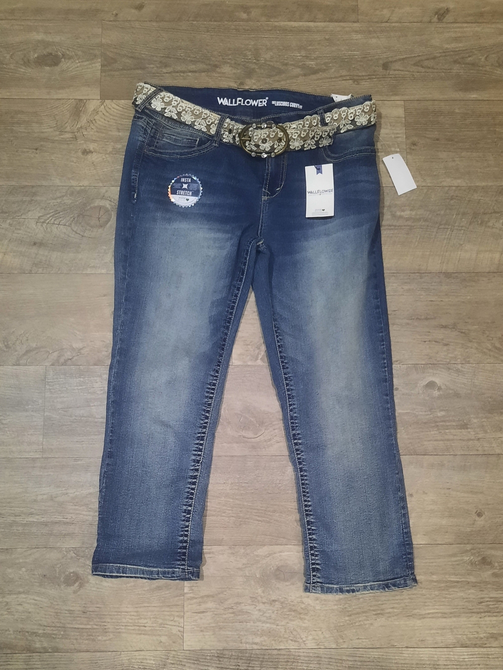 Wallflower Dark Blue Cropped Mid-Rise Jeans with Flower Belt
